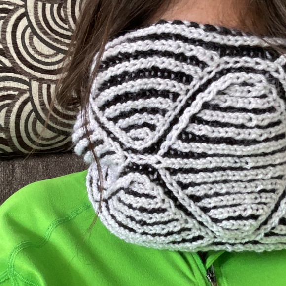 Women’s Cowl (neck warmer) - Picture 2 of 2